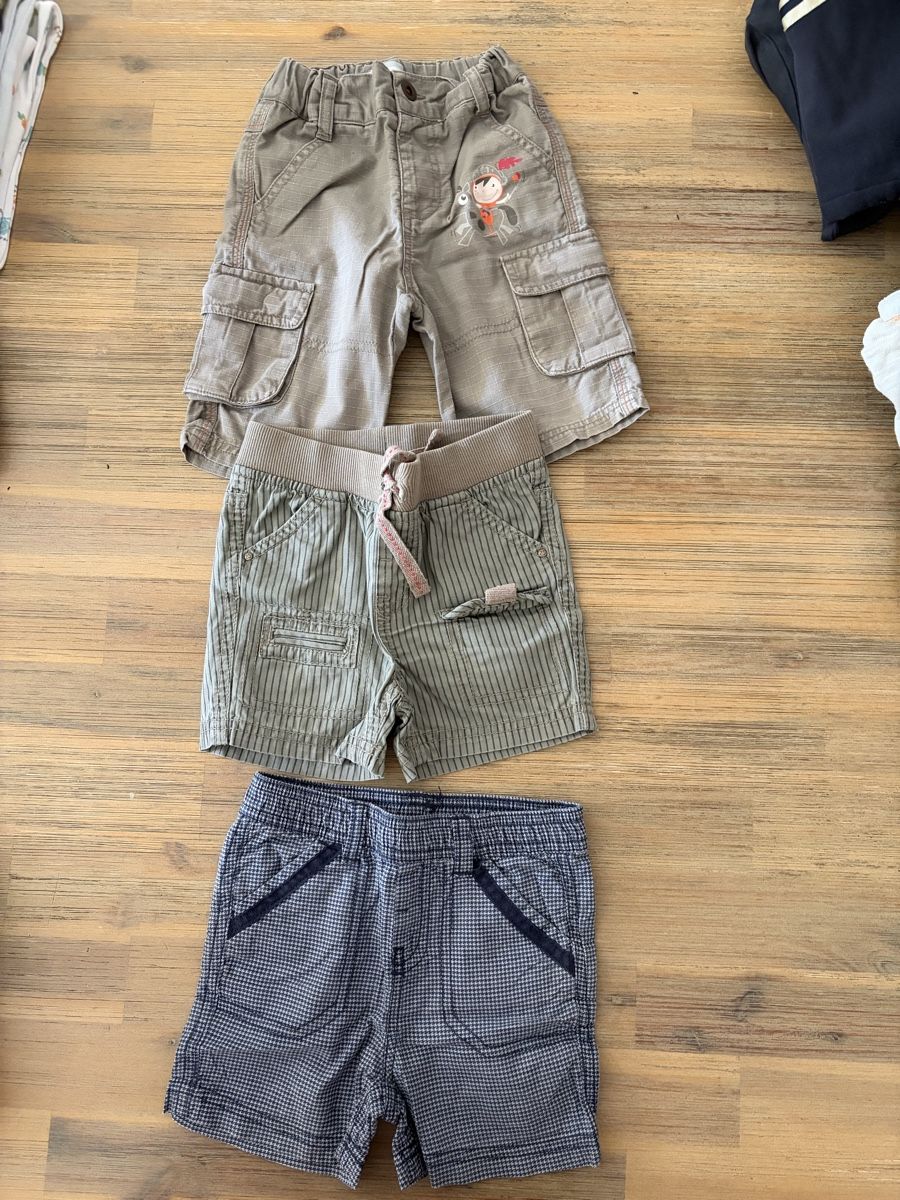 Kleiderpakete & -sets: Lot de 6 shorts taille 80 – Gebraucht aus Sion von Nelsonkatz 2