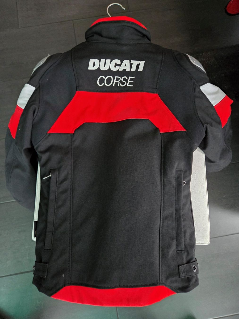 Ducati Giacche: Ducati Corse tex C5 Stoffjacke – Nuovo (secondo la descrizione) da Frauenfeld venduto da Moto77_AG 3