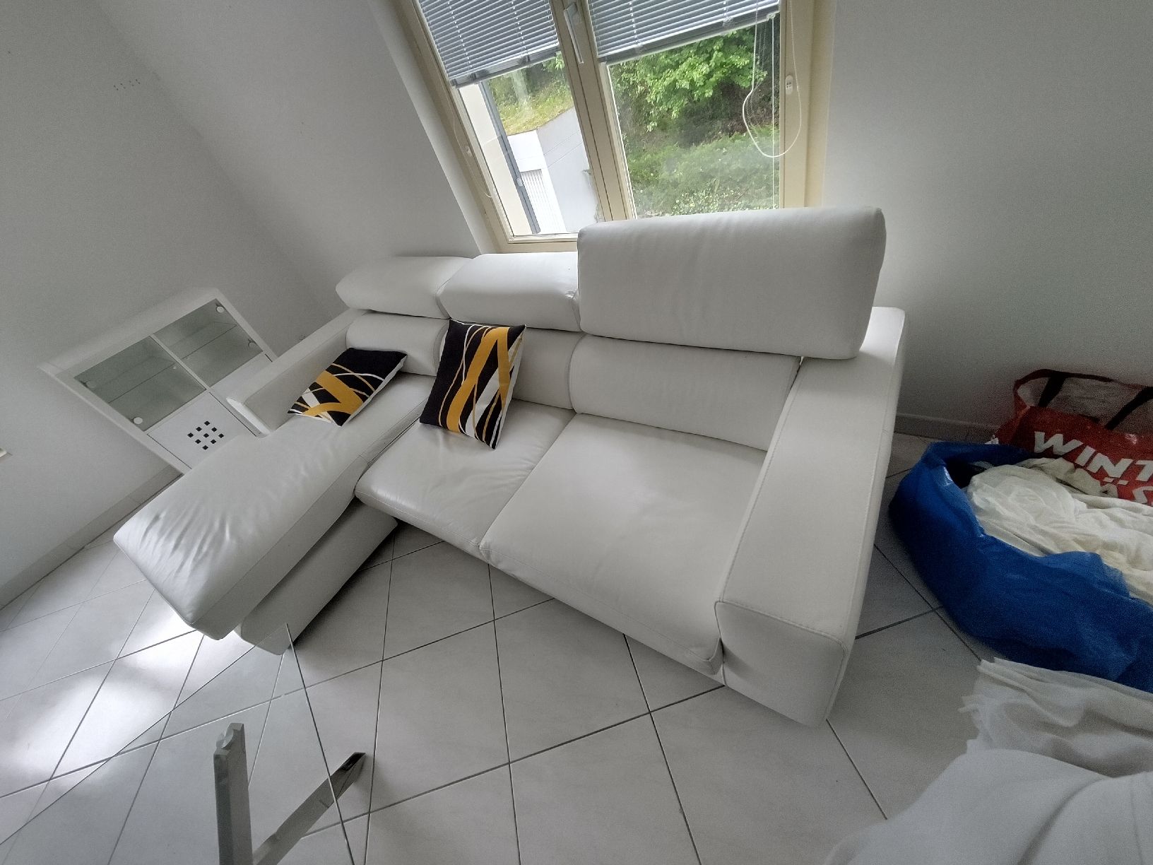 Divani: Elegante weisses Ecksofa – Usato da Aadorf venduto da pect 2