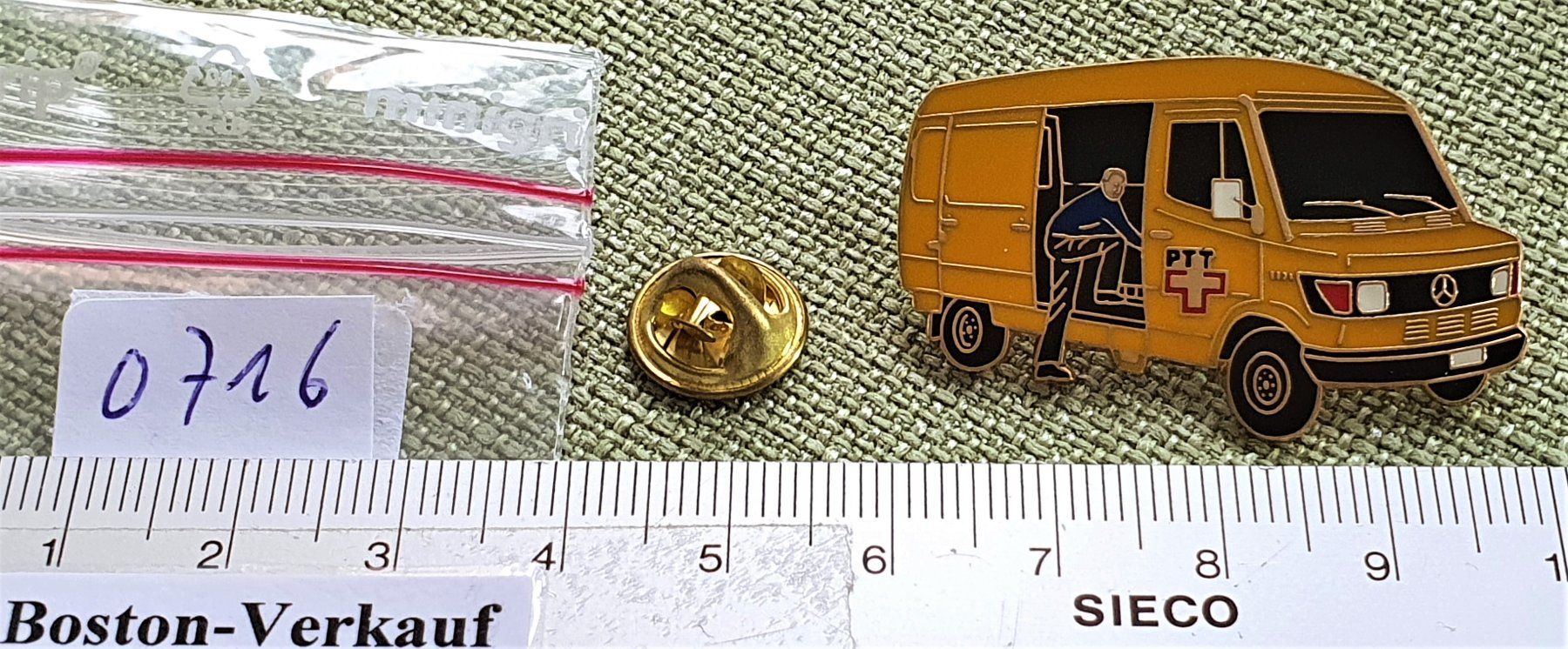 Plaketten & Abzeichen: O716 - Pin Die Post PTT Postauto Zustellung – Gebraucht aus Reinach BL von Boston-Verkauf 1