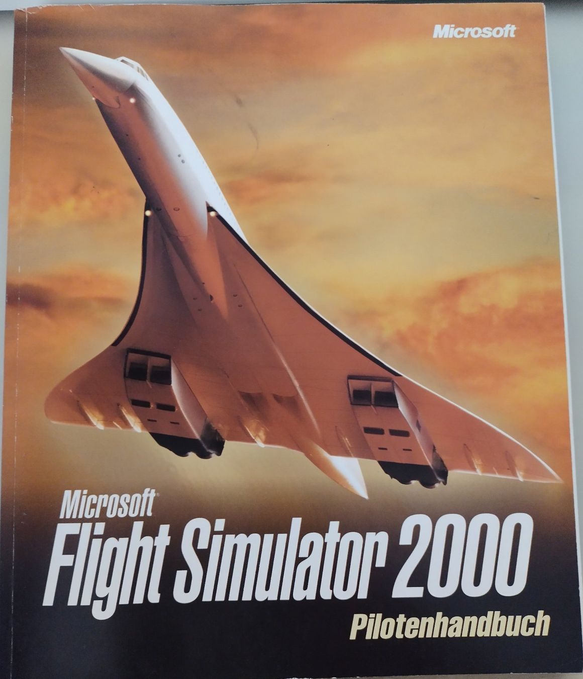 Microsoft Giochi: Vintage Microsoft Flight Simulator 2000 -Pilotenhandbuch- – Usato da Luzern venduto da K2