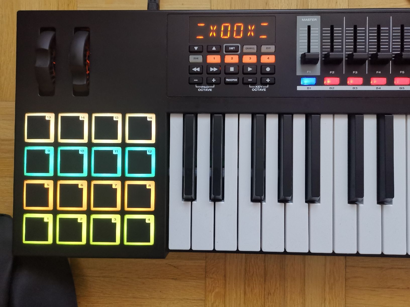 M-Audio Strumenti musicali: M-Audio Code 61 – Usato da Riehen venduto da bes_hy8t 1