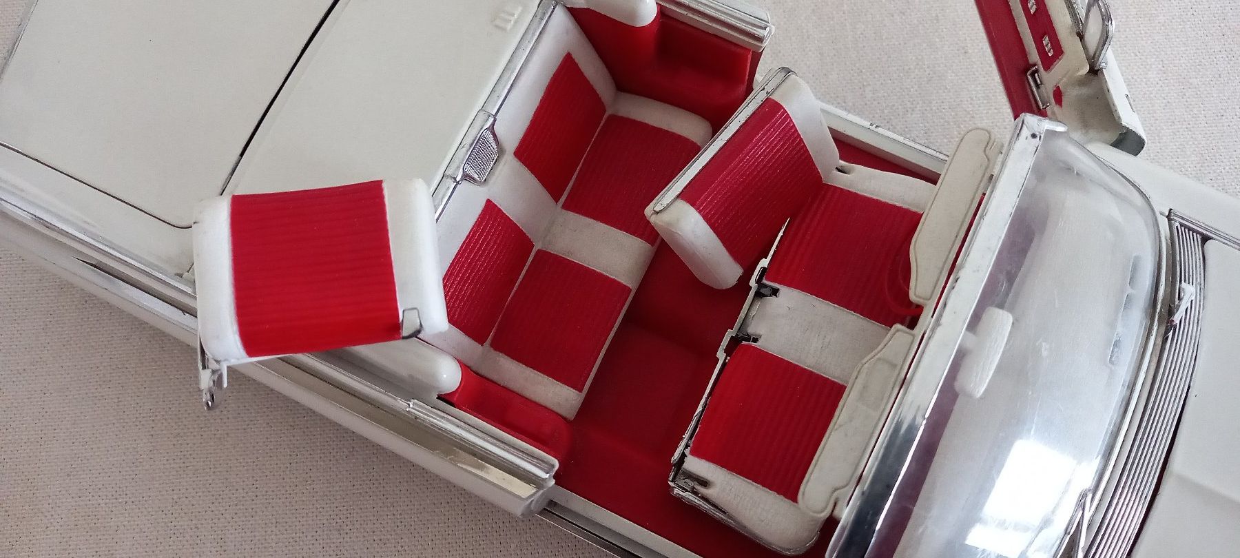 Alle Dekorationen: Modellauto Cadillac Eldorado weiss rot – Gebraucht aus Thun von Nordkapp 8