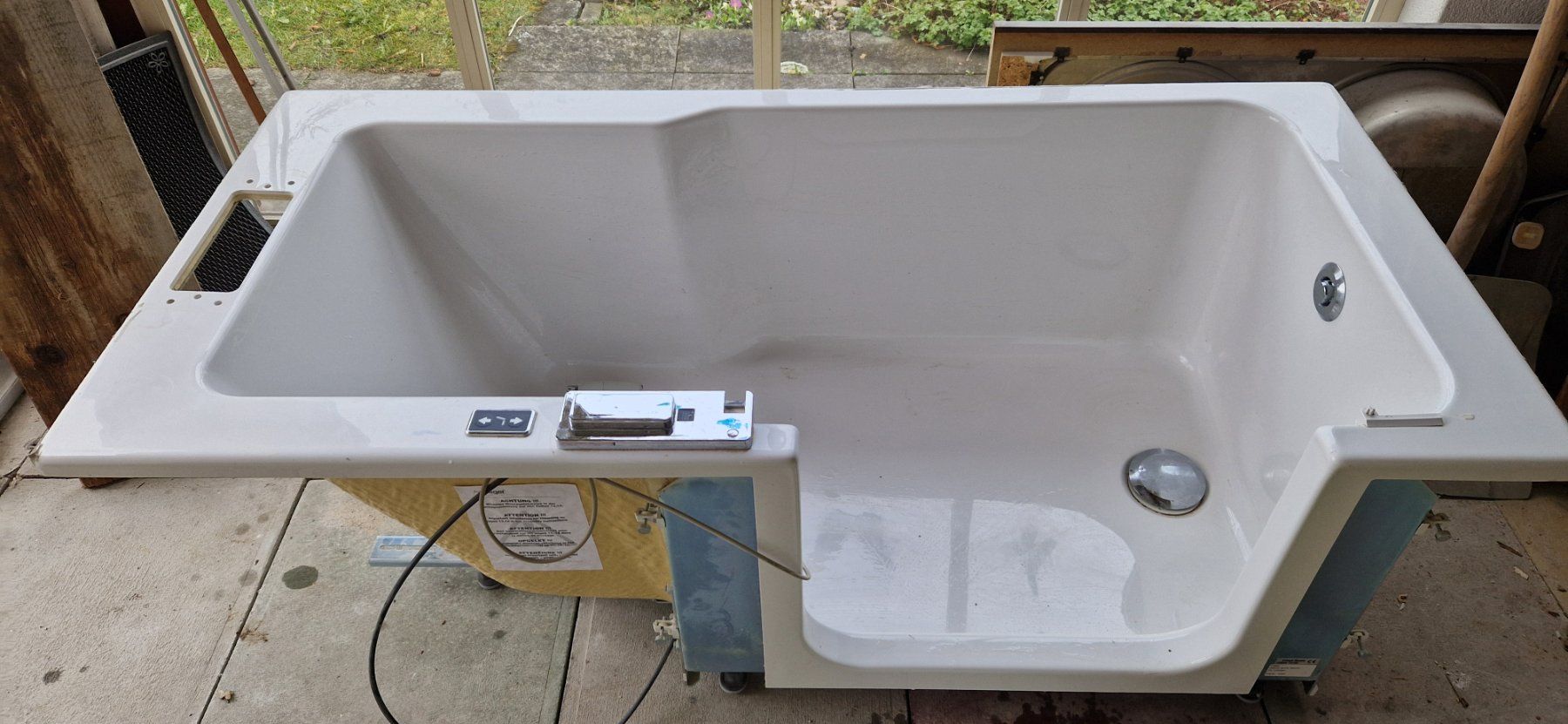 Artweger Vasche da bagno: Badewanne mit verstellbarem Sitz und Türe – Usato da Hittnau venduto da cornel.knobel