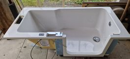 Badewanne mit verstellbarem Sitz und Türe