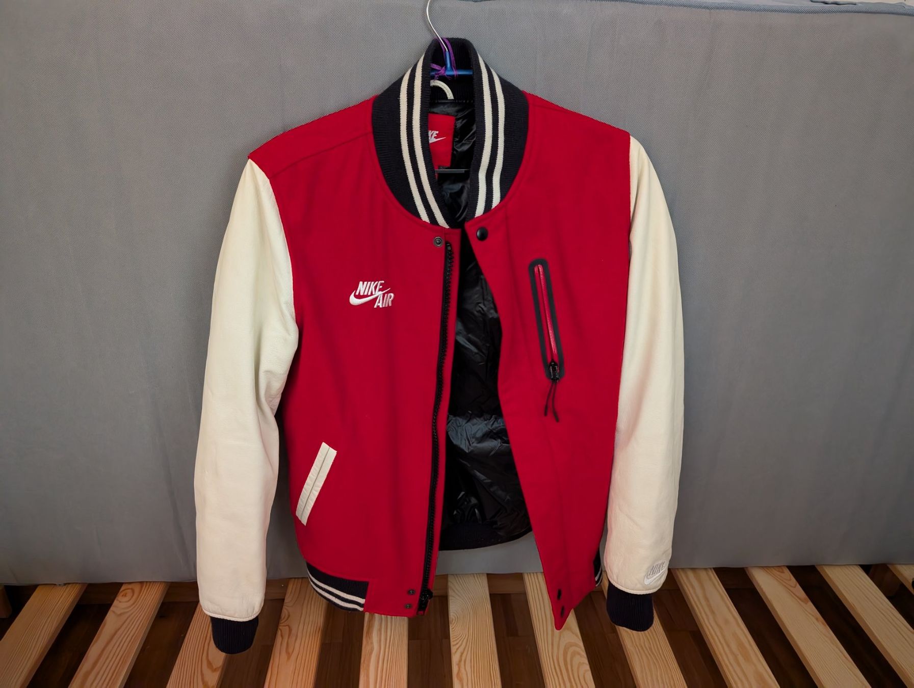 Nike Giacche: Nike Air Bomber Destroyer Jacket Red Varsity College Size S – Usato da Hünenberg See venduto da SpecialEditionGaming 6