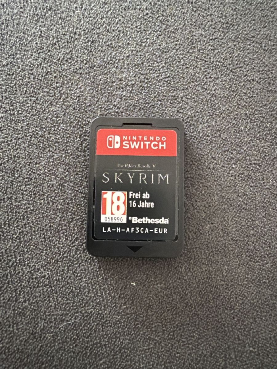 Jeux: Nintendo Switch Spiel Skyrim  – D'occasion à Wichtrach par jessy_di