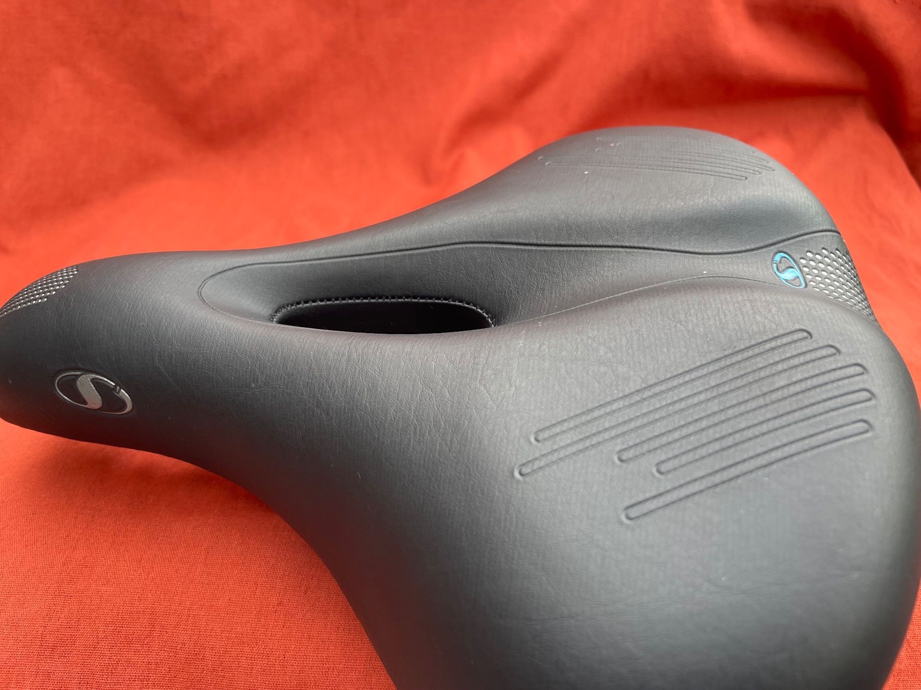 Pièces détachées: Fahrradsattel S-Trace Gel neu – Neuf (Voir description) à Luzern par nilabintang 2