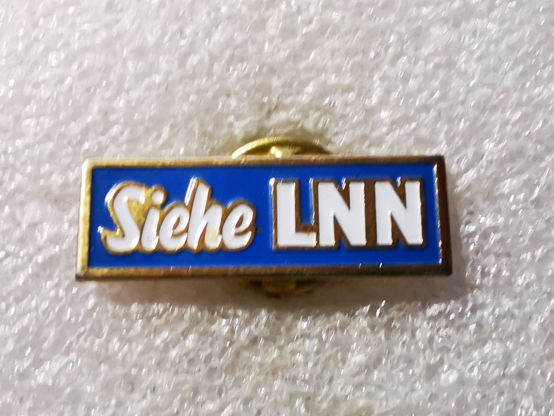 Placchette & Badge: Ansteckpin 82: Siehe LNN – Usato da Oppligen venduto da Pin-Fall-Shop