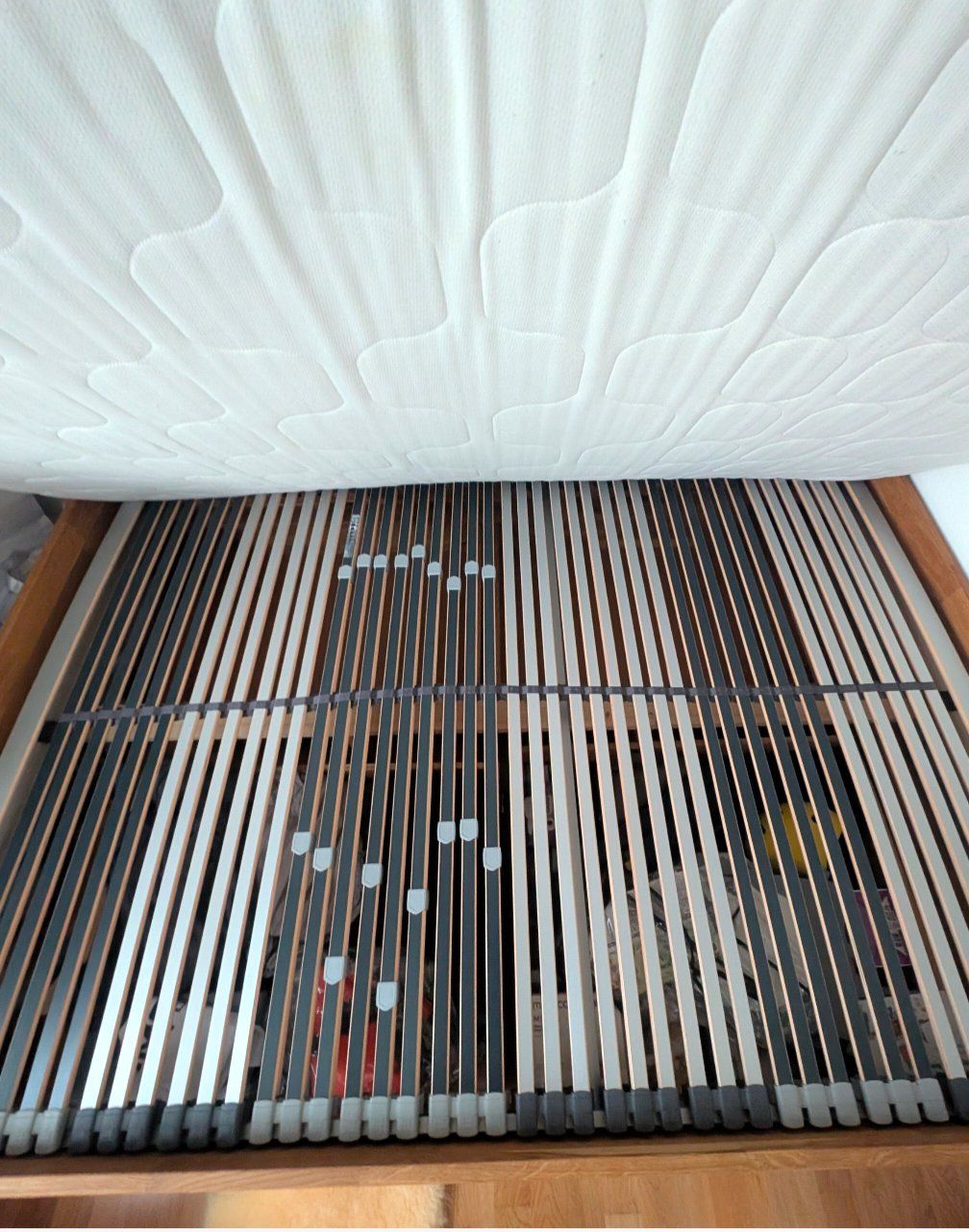 1,40 Meter Bett + Matratze + Lattenrost + 4 Bettkästen (Gebraucht) in ...