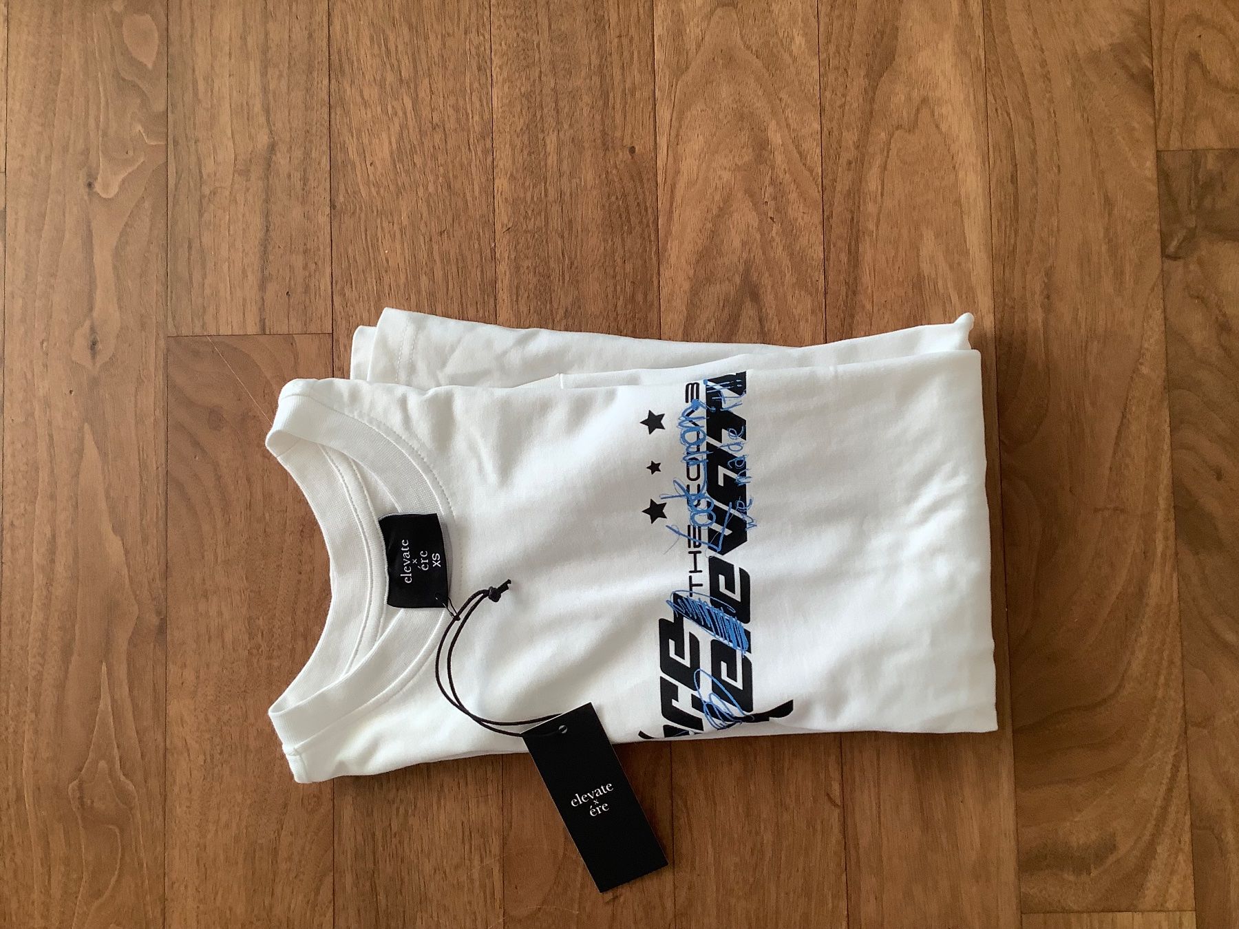 T-shirt: Ére x Elevate T-Shirt – Nuovo (secondo la descrizione) da Zumikon venduto da malvy19 1