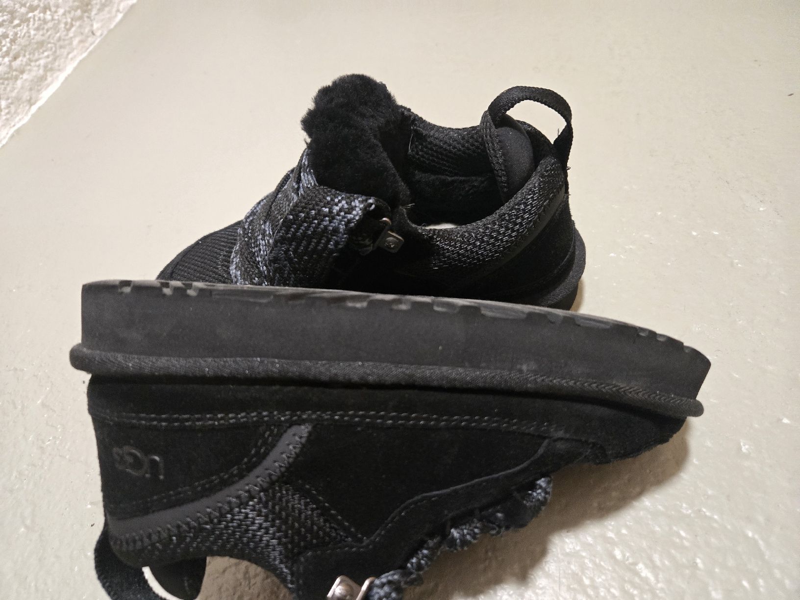Ugg Scarpe da uomo: basket UGG 36 – Usato da Bassecourt venduto da co.hurlimann 3