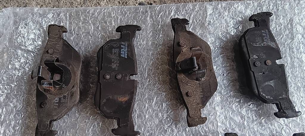 BMW Tutti pezzi di ricambio auto: 1er bmw Bremsbeläge vo+hi – Usato da Buttisholz venduto da gaz_n2xy 3