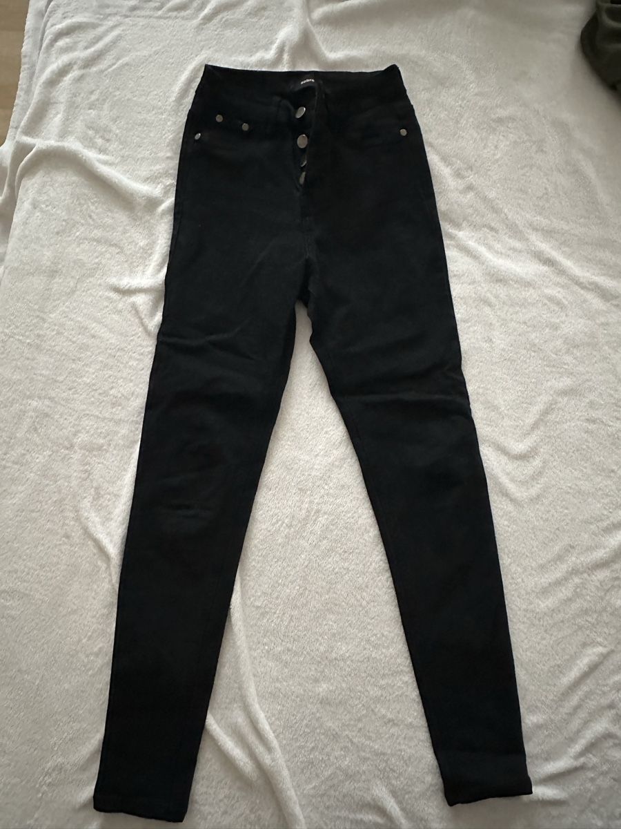 Zebra Jeans: Schwarze Jeans Gr.36 – Usato da Remigen venduto da ana_no