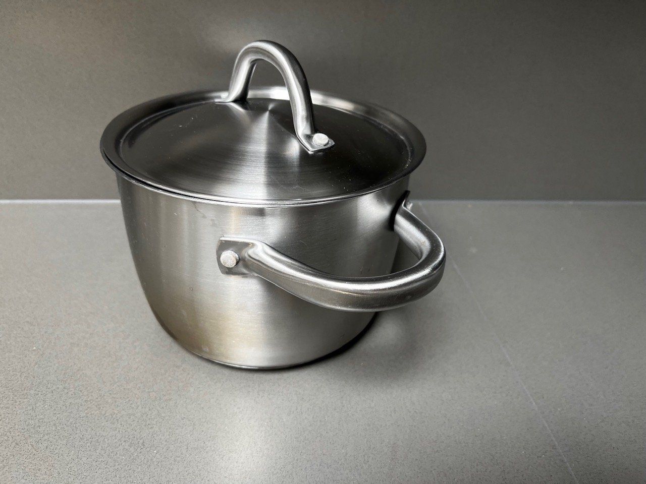 Ikea Pentole: 2.5l Edelstahl Kochtopf – Usato da Zürich venduto da Timo_G