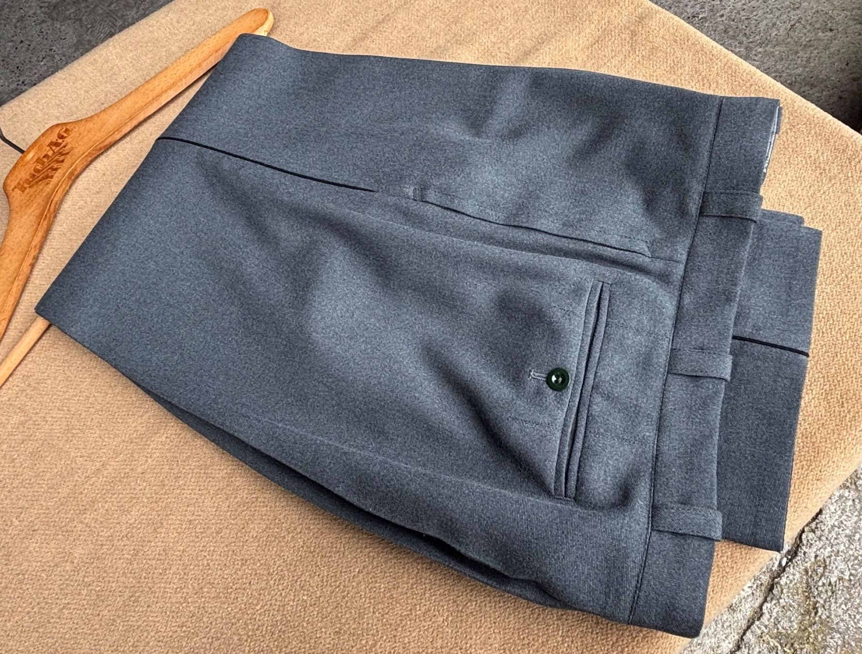 Schweizer Armee Uniformi: Schweizer Militär Hose Gr. 44/74 – Usato da Lüchingen venduto da Eeizo 1