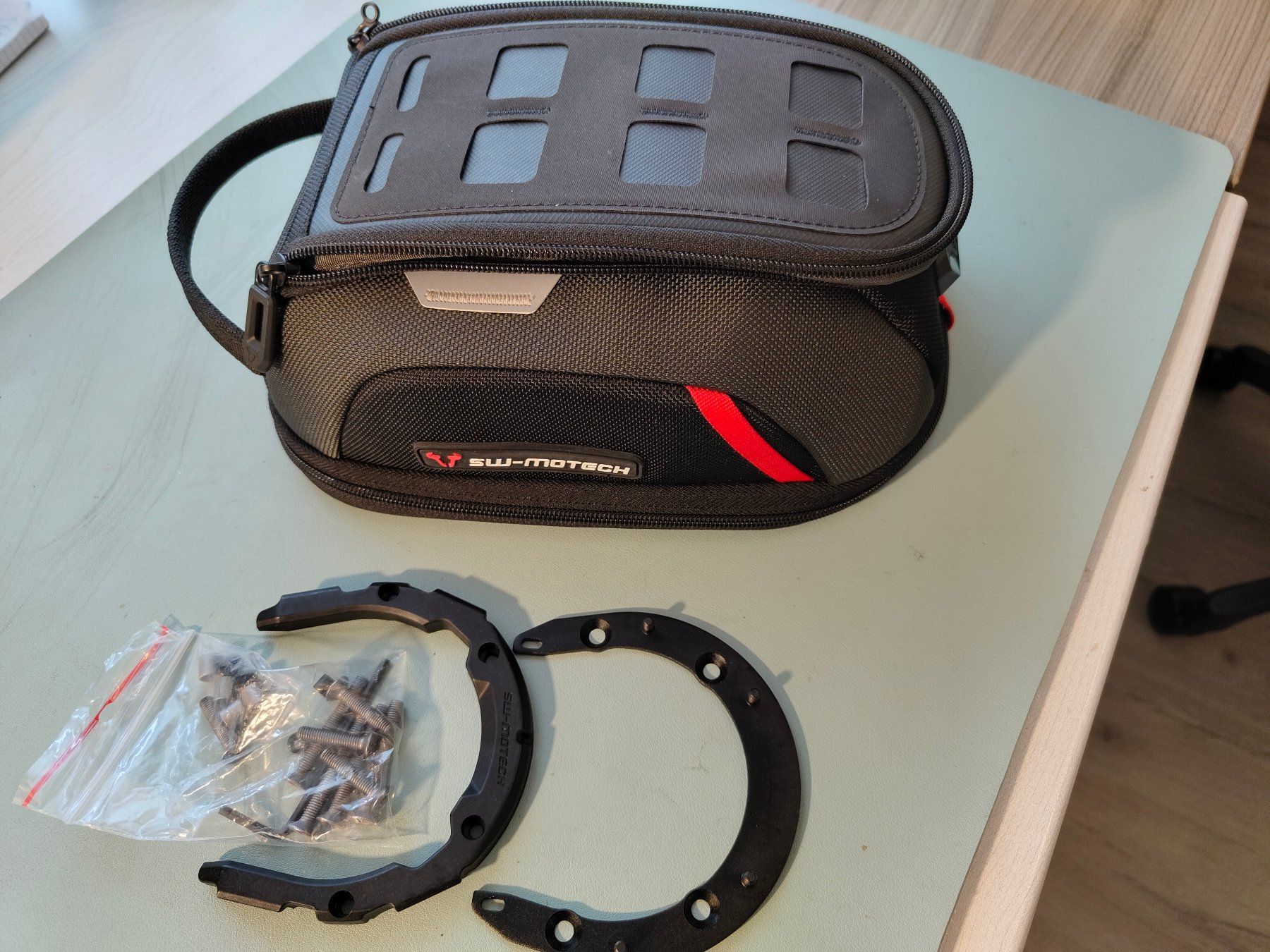 SW-Motech Topcase: SW-Motech kleine Top Case – Nuovo (secondo la descrizione) da Niederbipp venduto da nmvg