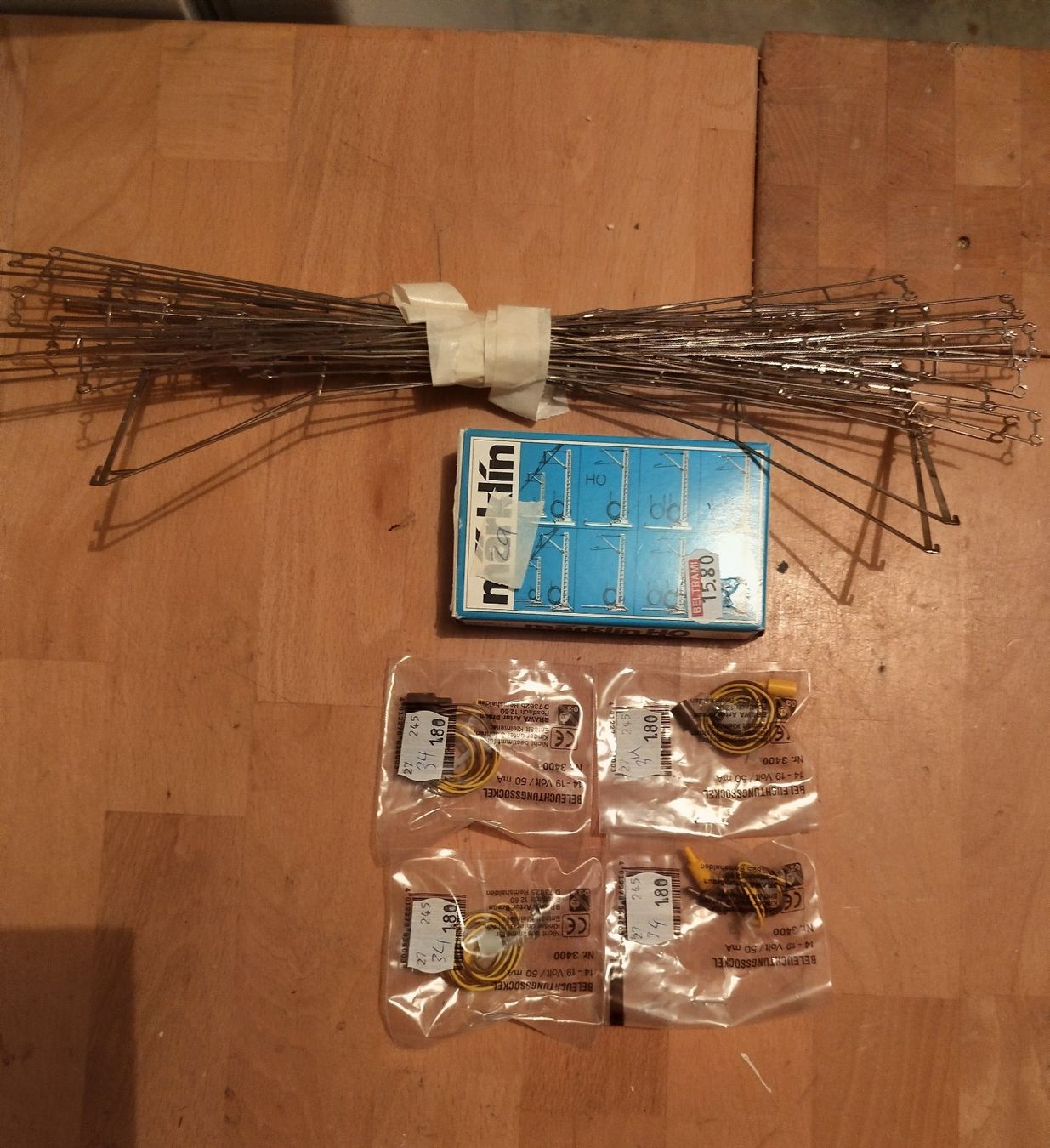 Märklin Modellini di ferrovie: Märklin Oberleitung Licht – Nuovo (secondo la descrizione) da Rafz venduto da Puma059