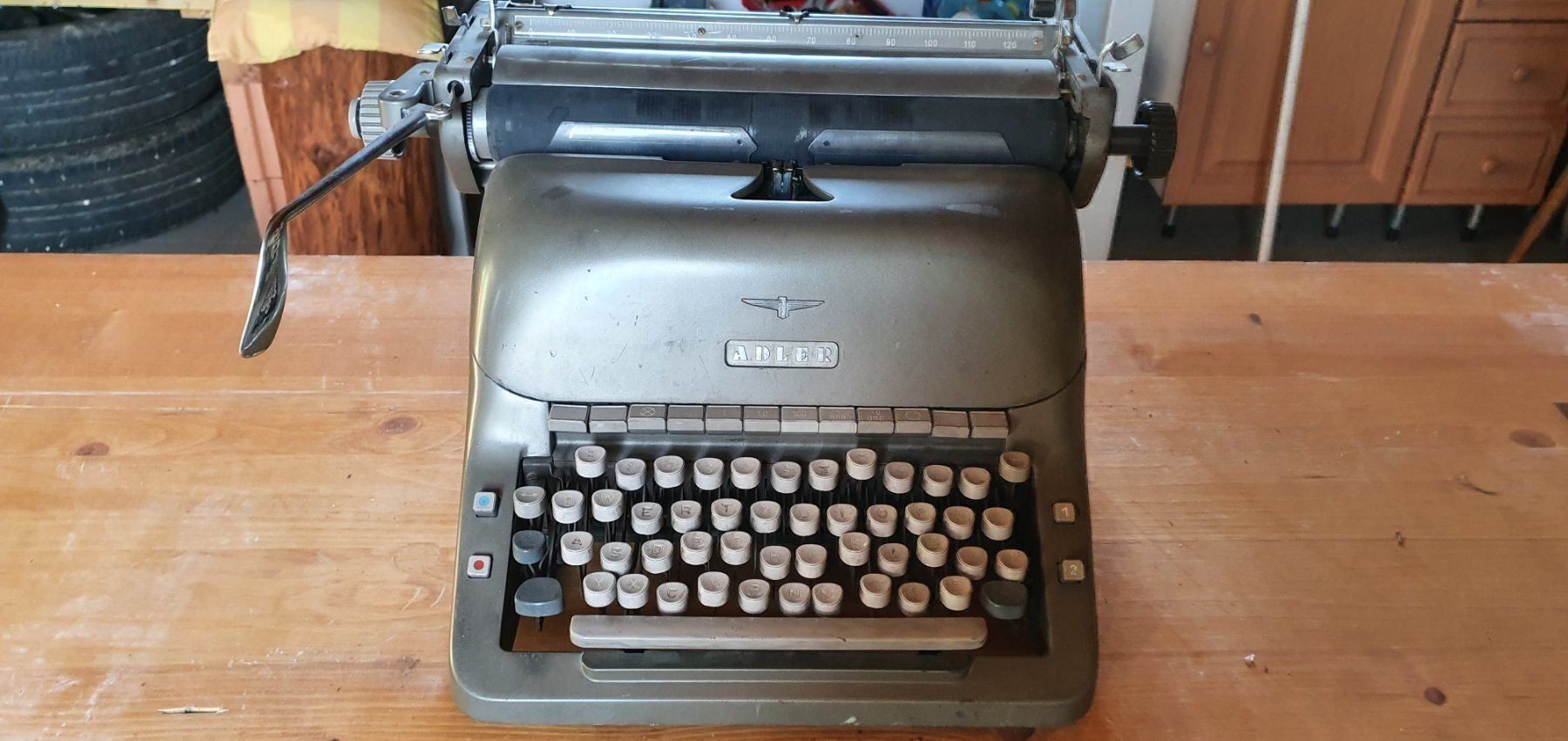 Adler Macchine da scrivere: Ancienne machine à écrire Adler – Usato da Moutier venduto da gvmv 4
