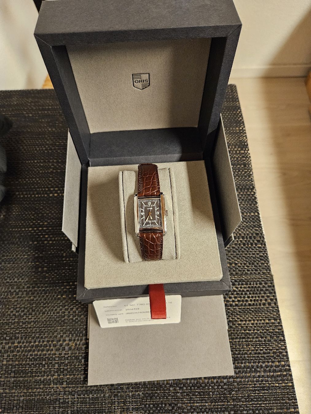 Oris Orologi: Oris Rectangular anthrazit Full Set inkl. zus. Band – Nuovo (secondo la descrizione) da Oensingen venduto da Huggybear24