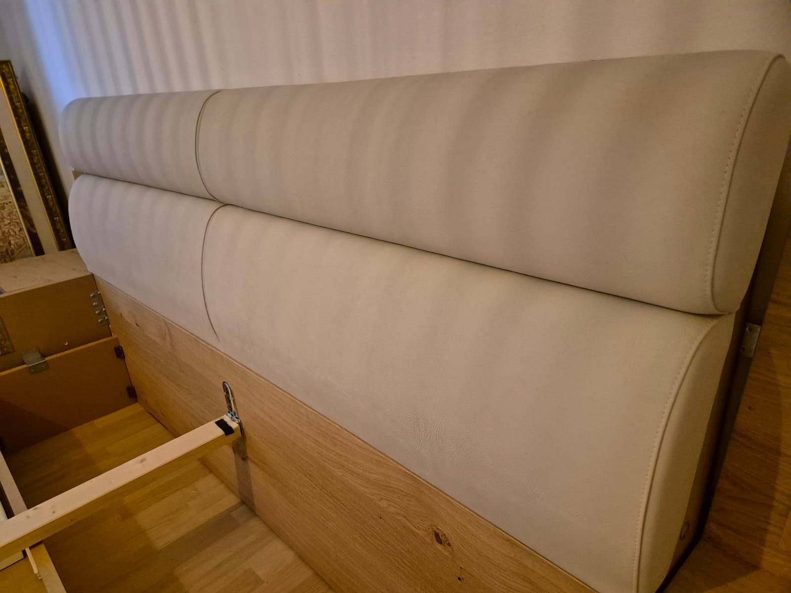 Pfister Lits: Bett mit Nachttischen Eiche Massiv mit Beleuchtung – D'occasion à Bassersdorf par deb_6fnb 4