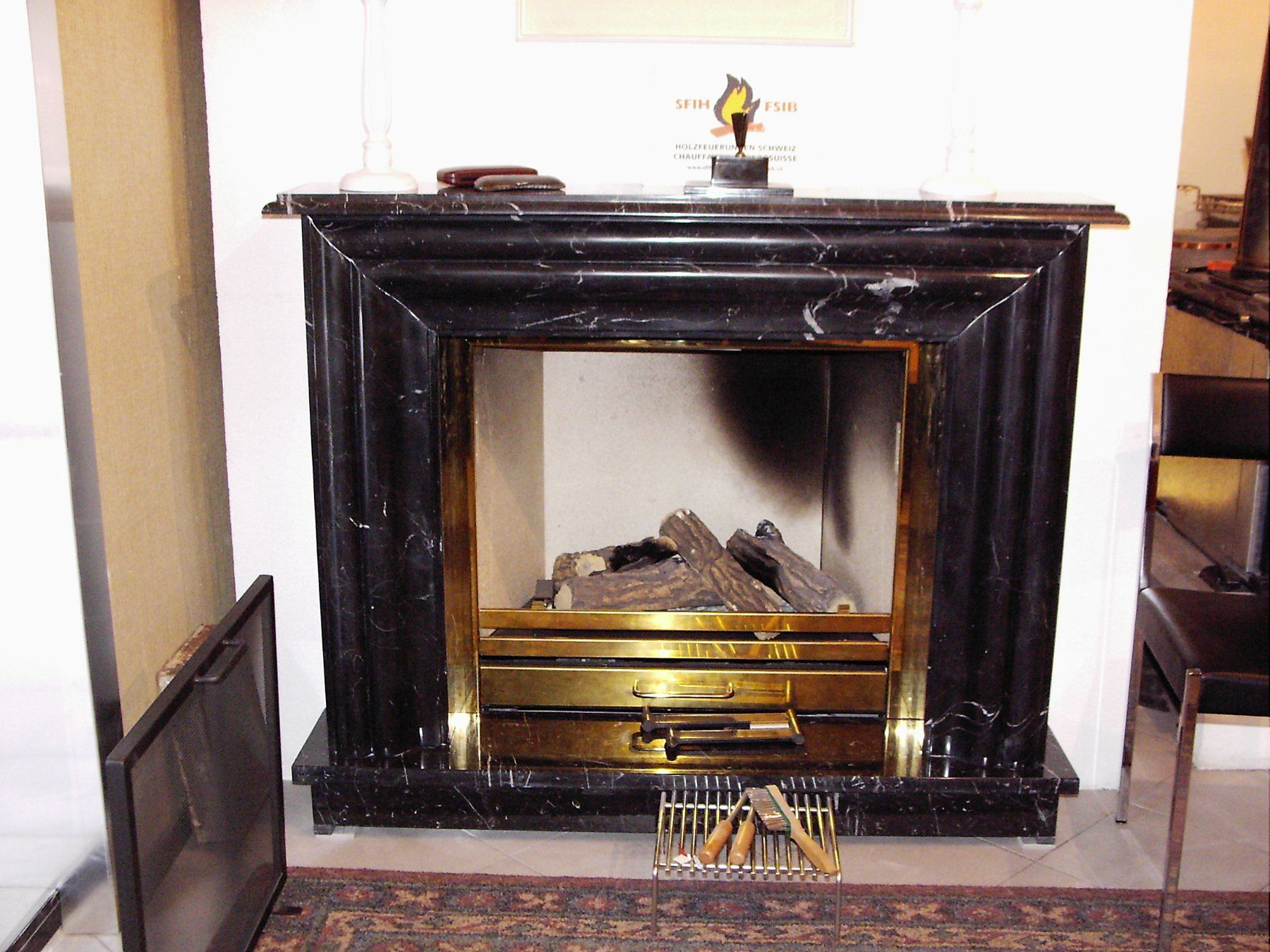 Camini: Stiel Cheminée mit schwarzem Marmor – Nuovo (secondo la descrizione) da Zürich venduto da stove56