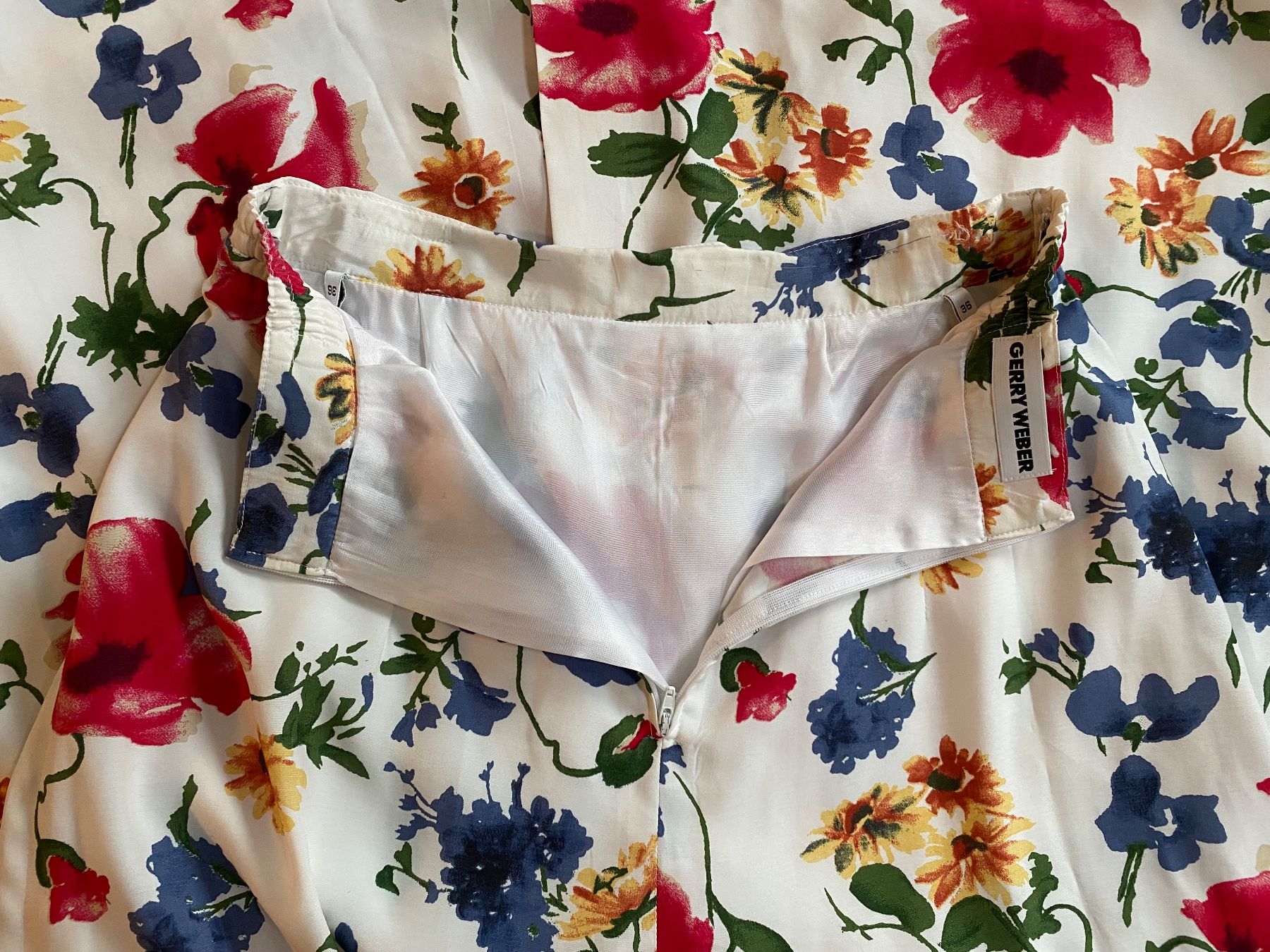 Gerry Weber Gonne: Gerry Weber Zweiteiler Jupe & Bluse Gr. 36 Blumenmuster – Usato da Niederhasli venduto da Erwied 9