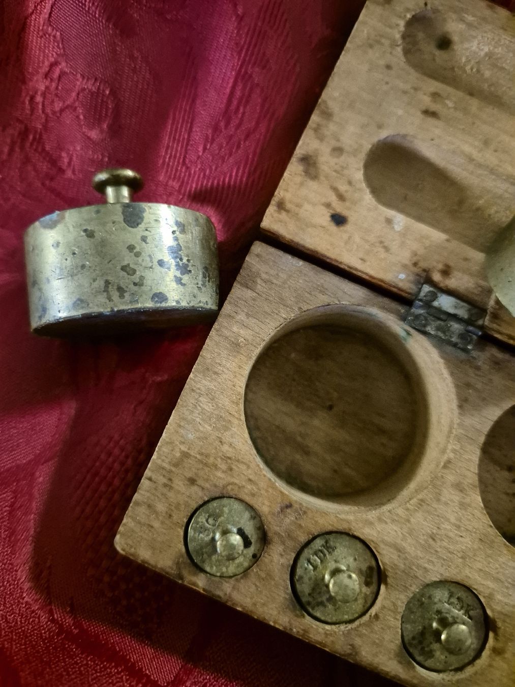 Accessori da laboratorio: Holzkästchen mit Gewichtssatz  – Usato da Eschlikon TG venduto da zuzanka80 4