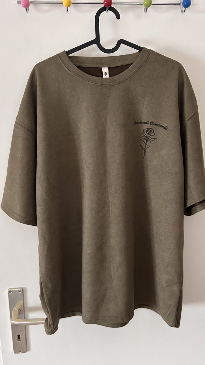 T-shirt: Vintage Rose Graphic Tee - Soft Brown – Usato da Genève venduto da Noemie.wrmsi 2
