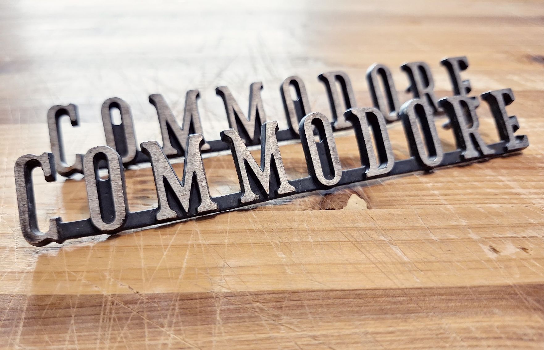 Opel Tutti pezzi di ricambio auto: Opel Commodore Emblem – Usato da Triesen venduto da BLACKSHEEP75 1