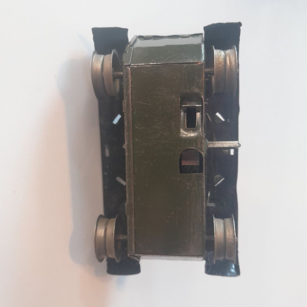 Spielzeuge: Vintage Blechspielzeug Panzerwagen – Gebraucht aus Langnau i. E. von Giordano-Aurelio 1