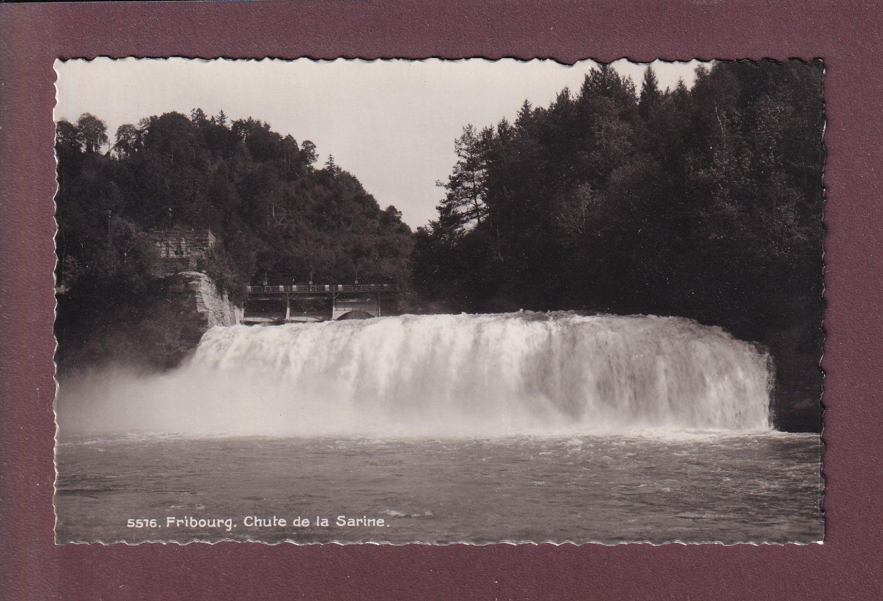 Cartoline postali: FRIBOURG - Chute de la Sarine – Usato da Pully venduto da nicecards
