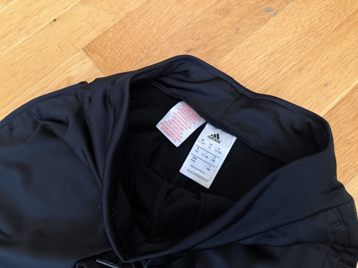 Adidas Pantaloni: Neue Adidas Trainingshose Grösse 152 – Nuovo (secondo la descrizione) da Bettlach venduto da Tradenet100 4
