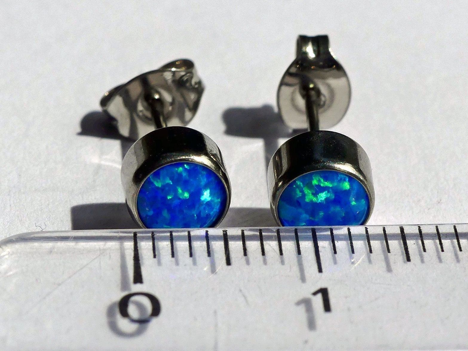 Orecchini pendenti & Orecchini a lobo: Ohrsteker aus Titanium mit Opal – Nuovo e nell'imballaggio originale da Matten b. Interlaken venduto da kero71 6
