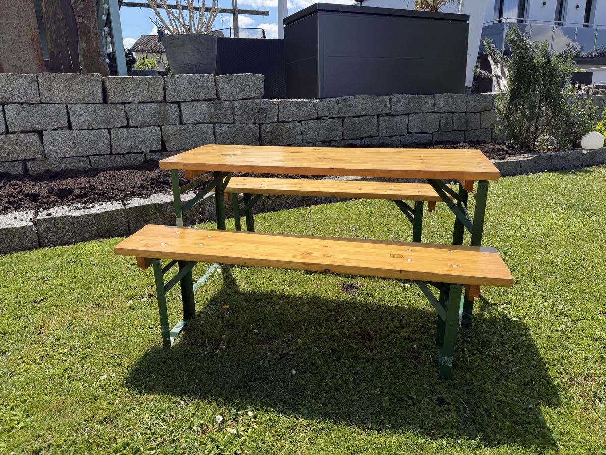 Set di tavolo e panche: Kinder-Festbankgarnitur – Usato da Frauenfeld venduto da Kapinho 1