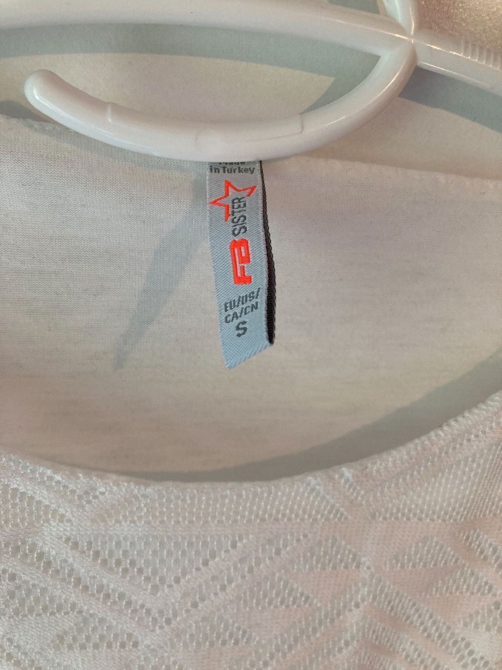 Top: Weisses Top mit Fransen Gr. S – Usato da Thun venduto da Vans_98 2