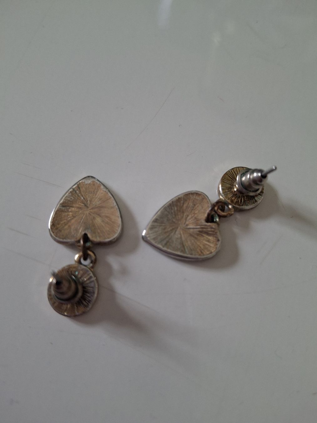 Orecchini pendenti & Orecchini a lobo: Boucles d'oreilles coeur noires – Usato da Lausanne venduto da Cognitia 1