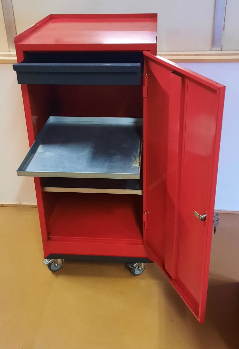 Armadi: Metallschrank – Usato da Selzach venduto da apb54 1