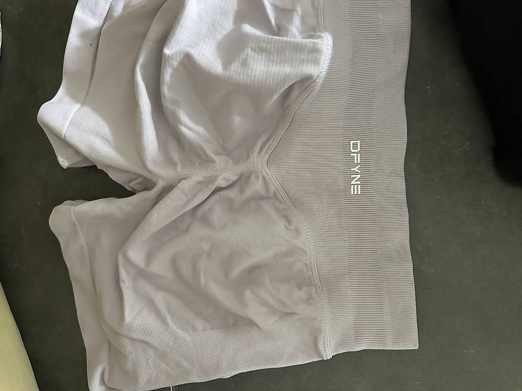 Leggings: DFYNE Shorts  – Usato da Basel venduto da pau_s6pv 1