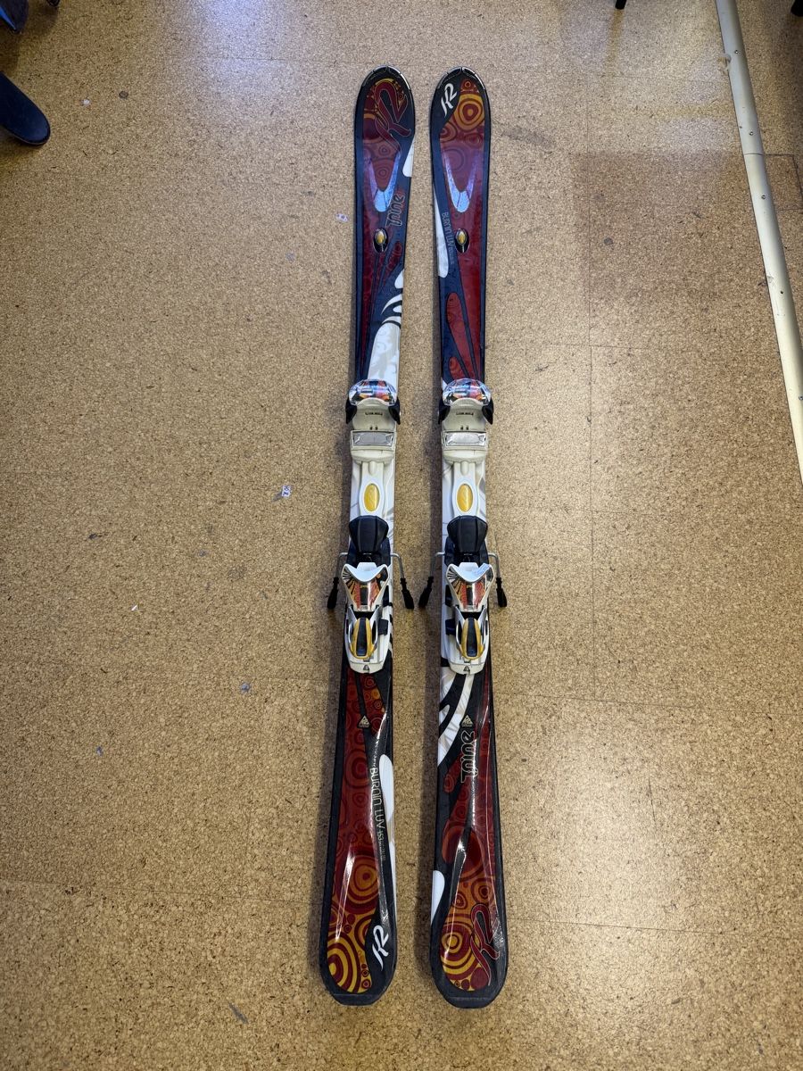 K2 Sci: K2 Burnin Luv 153 cm inkl. Bindung – Usato da Gurmels venduto da SwissShop21