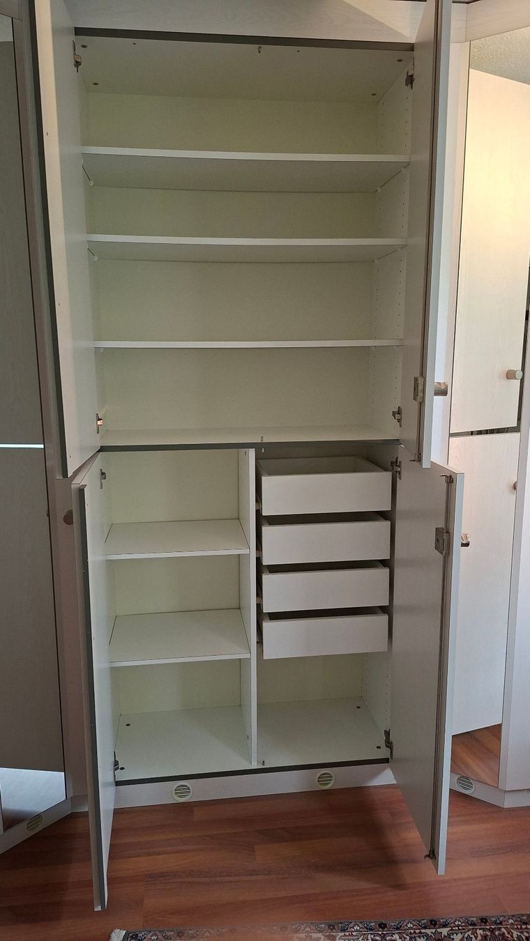 Armadi: Wandschrank Alpnach Norm – Usato da Wilen (Sarnen) venduto da pow_dkz9 2