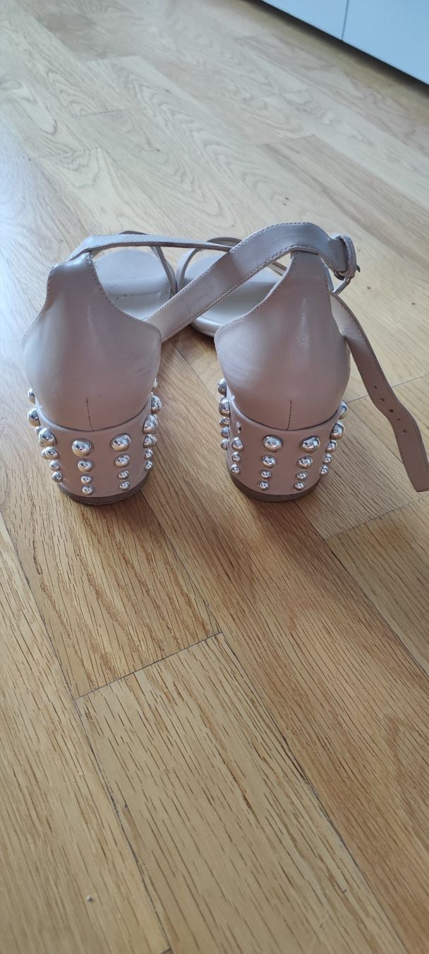 Scarpe da donna: Sandalen mit Nieten – Usato da Zug venduto da vik_8fdf 1
