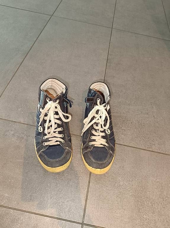 Scarpe per ragazzi: Schuhe Grösse 33 – Usato da Utzenstorf venduto da Jassy34xx 1