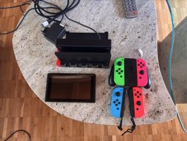 Nintendo Switch Konsole mit Spielen und Zubehör