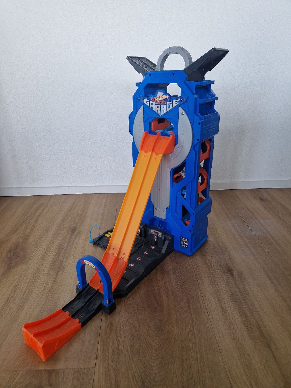 Hot Wheels Giocattoli: Hot Wheels Mega Garage – Usato da Oberbüren venduto da dani_brunner