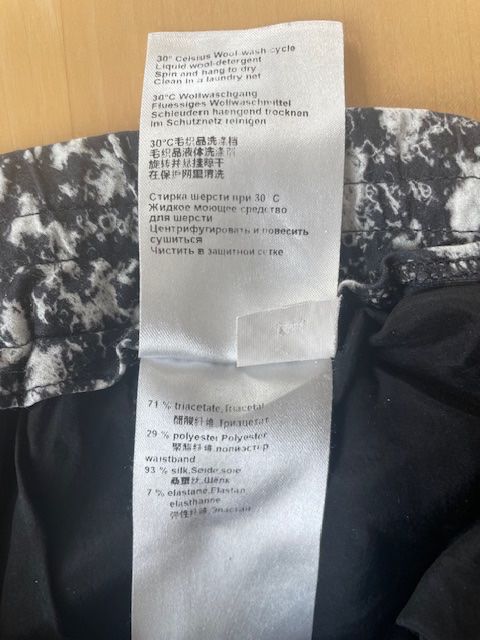 Marc Cain Pantaloni: Schwarze Frühlingshose MarcCain Gr. 38 – Usato da Zürich venduto da Carmen06 4