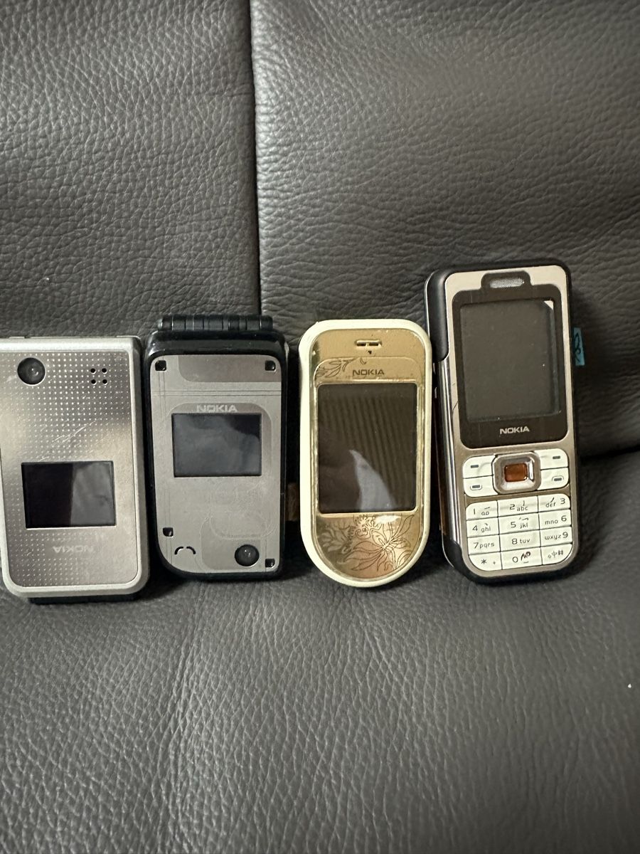 Nokia Telefoni cellulari / Smartphones: Nokia Handy Konvolut 4x – Difettoso da Heerbrugg venduto da Amazon38