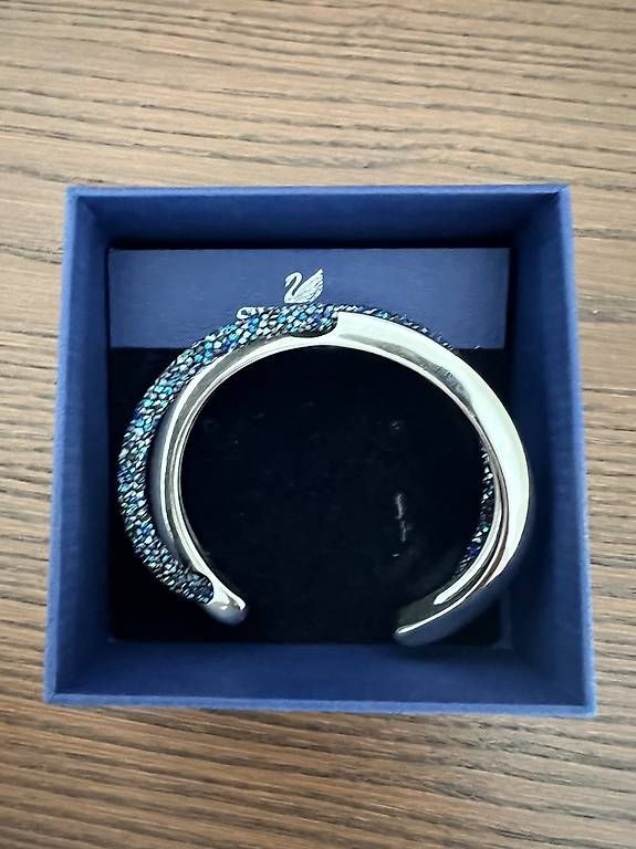 Bracciali & Braccialetti: Swarovski Armreif Crystaldust, blau – Usato da Glattpark(Opfikon) venduto da joe_5cs9 1