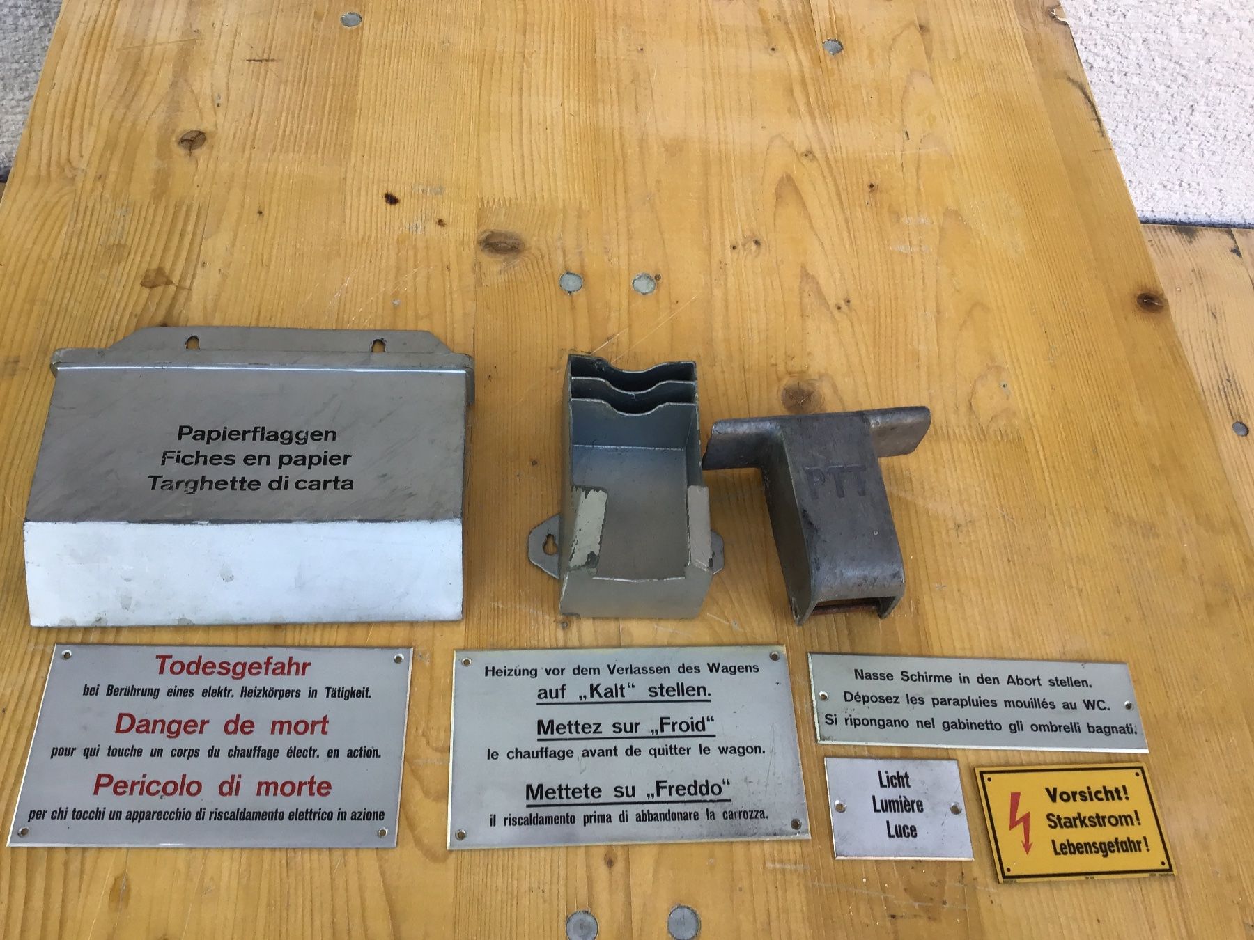 Modellini di ferrovie: PTT SAMMLUNG MIT SCHILDERN – Usato da Männedorf venduto da Modelle-aller-Art