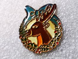 Ansteckpin 60: Renntier und Weihnachtskranz